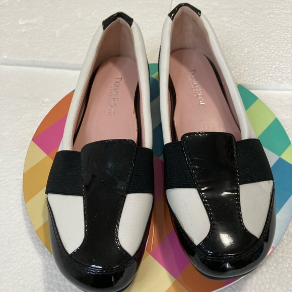 Taryn Rose traveler woman’s shoe. Size 6 - Picture 2 of 13